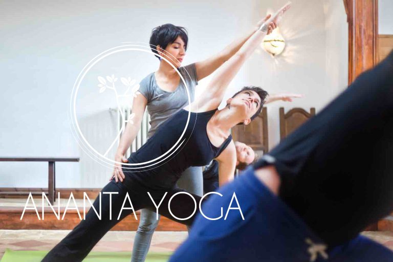 04 parsvakonasana ajustement logo 768x512