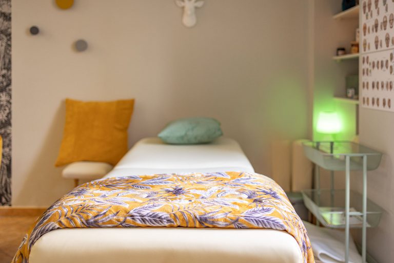 TABLE soin 5 ESPACE ECOUTE SOIN isasouri retouche 768x512